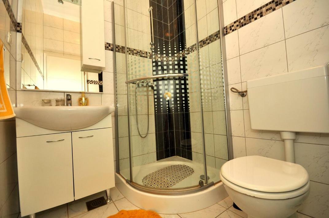 Apartman Renata Omis Exterior photo