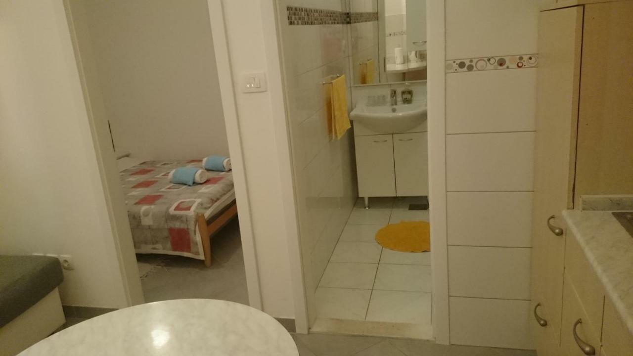 Apartman Renata Omis Exterior photo