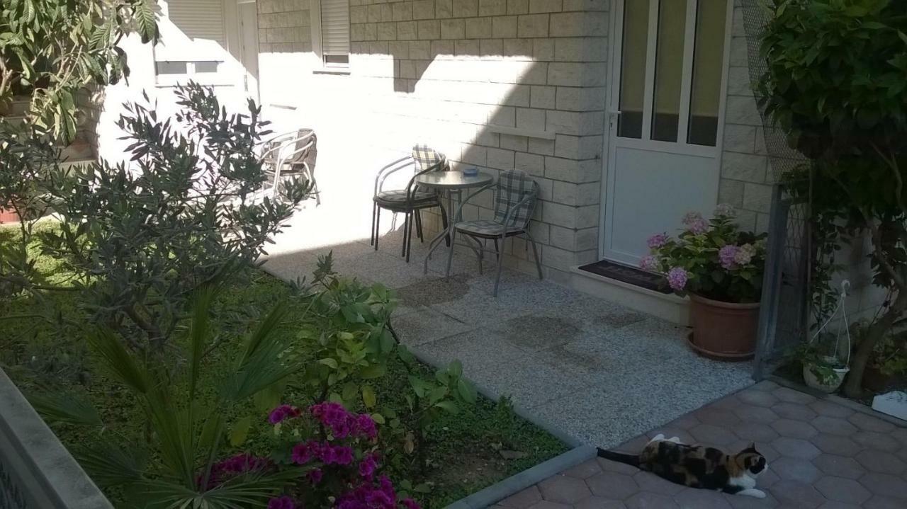 Apartman Renata Omis Exterior photo