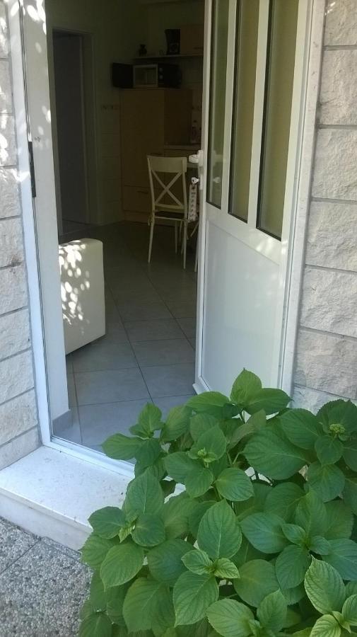 Apartman Renata Omis Exterior photo
