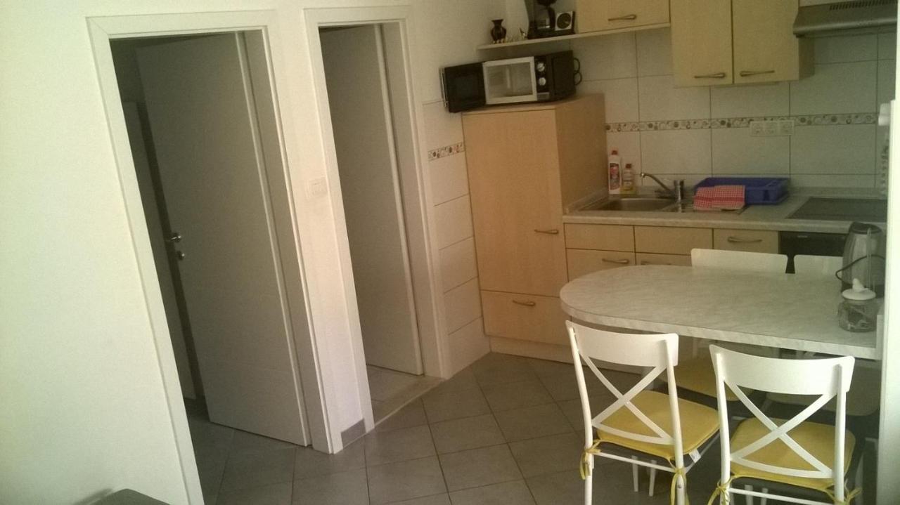 Apartman Renata Omis Exterior photo