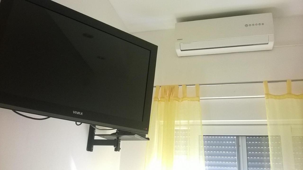 Apartman Renata Omis Exterior photo